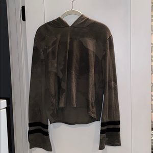 Camo Cropped Hoodie